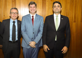 Recondução: Foto Georges Seigneur com Autoridades